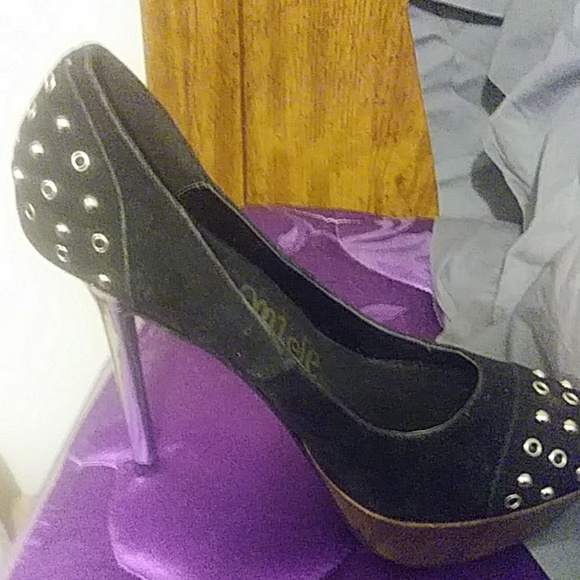 Shoes - Picture 2 of 4